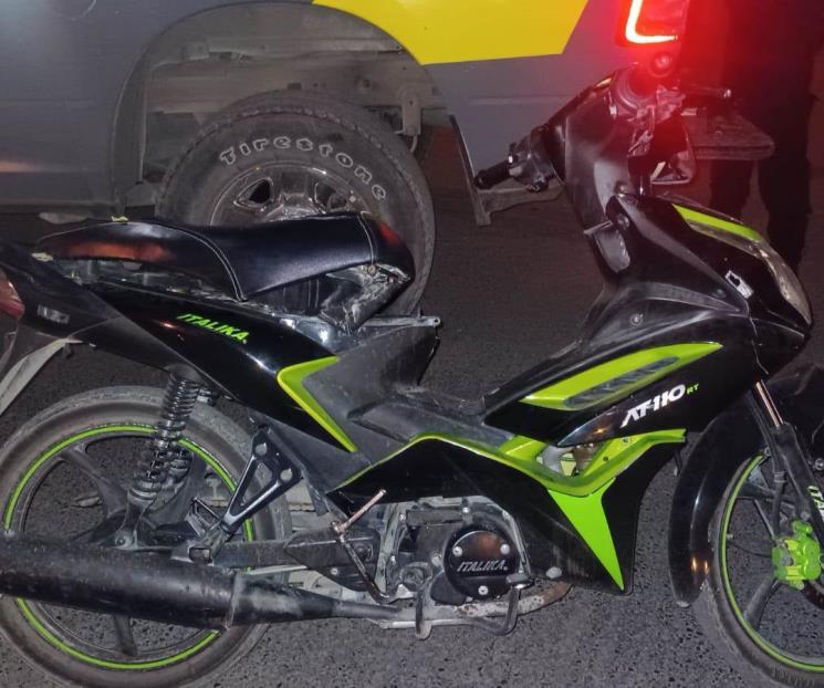 Detienen a hombre en moto con reporte de robo