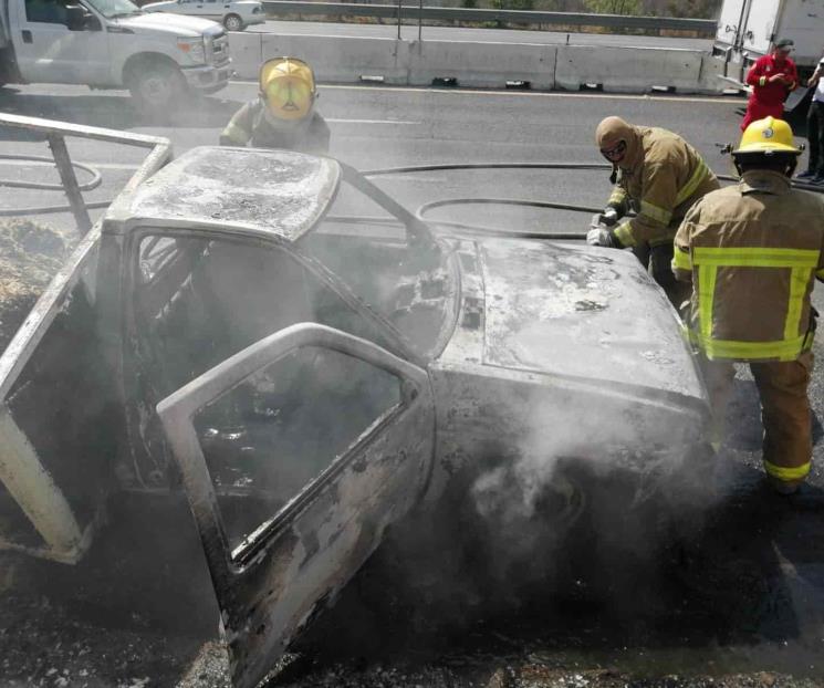 Acaba fuego con camioneta en la Nacional Acaba fuego con camioneta en la Nacional