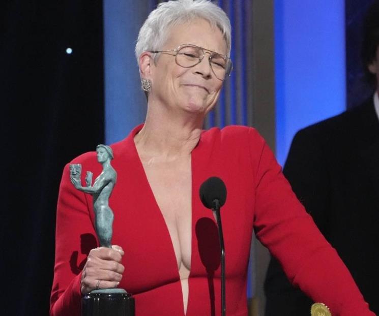 Jamie Lee Curtis se burla de ser Nepo babie, en los SAG Jamie Lee Curtis se burla de ser Nepo babie, en los SAG
