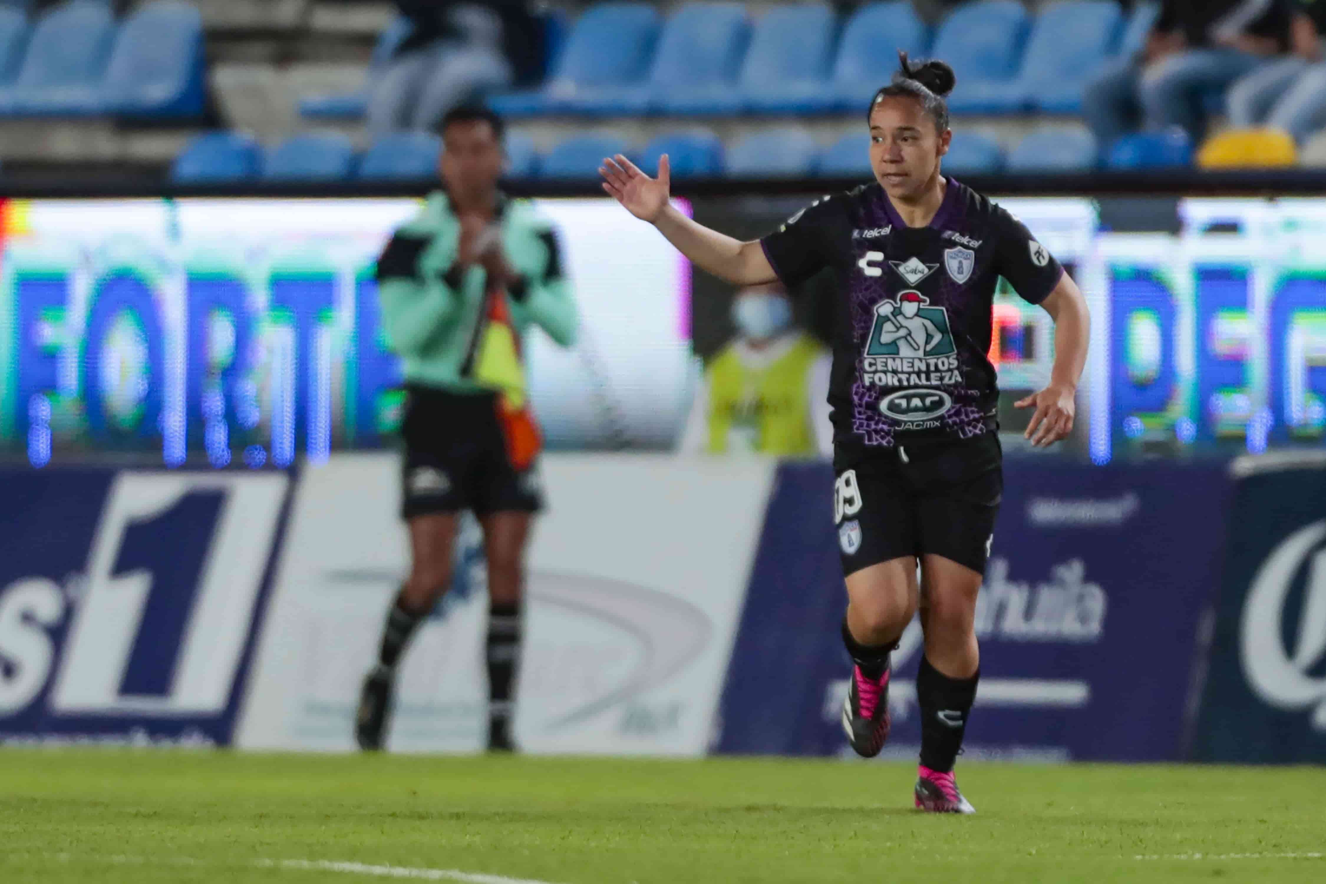 Charlyn Corral hace el 2-0.