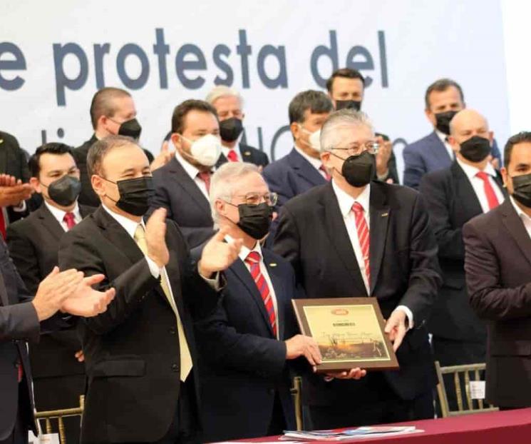 Galardonan a empresario con el Premio al Mérito EXATEC
