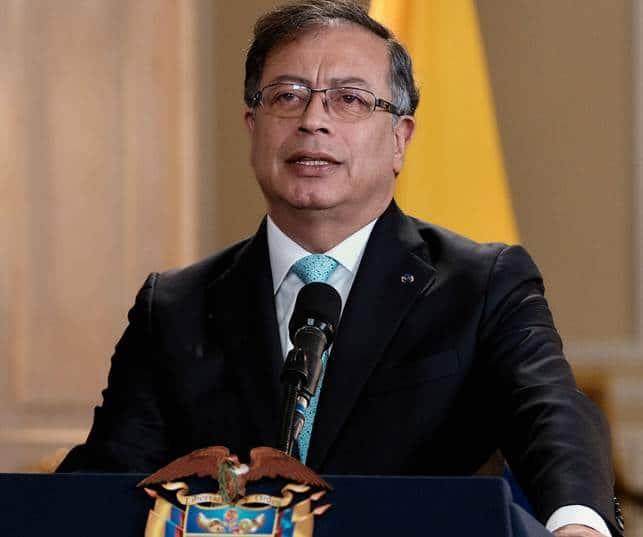 Gustavo Petro defiende a AMLO tras insulto de excanciller Gustavo Petro defiende a AMLO tras insulto de excanciller