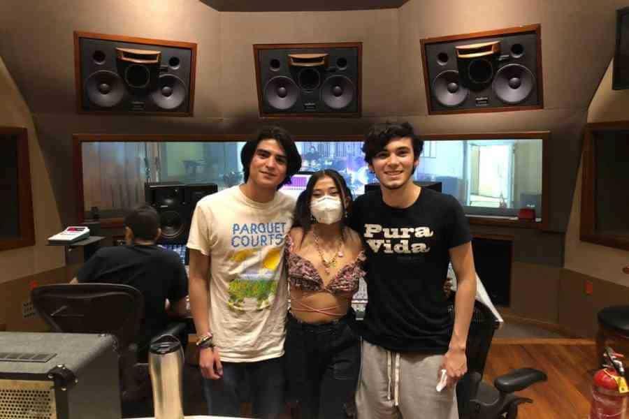 De los salones de PrepaTec a músico y productor de álbumes De los salones de PrepaTec a músico y productor de álbumes