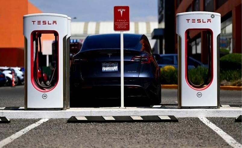 Hay pláticas con Tesla para instalar fábrica de baterías