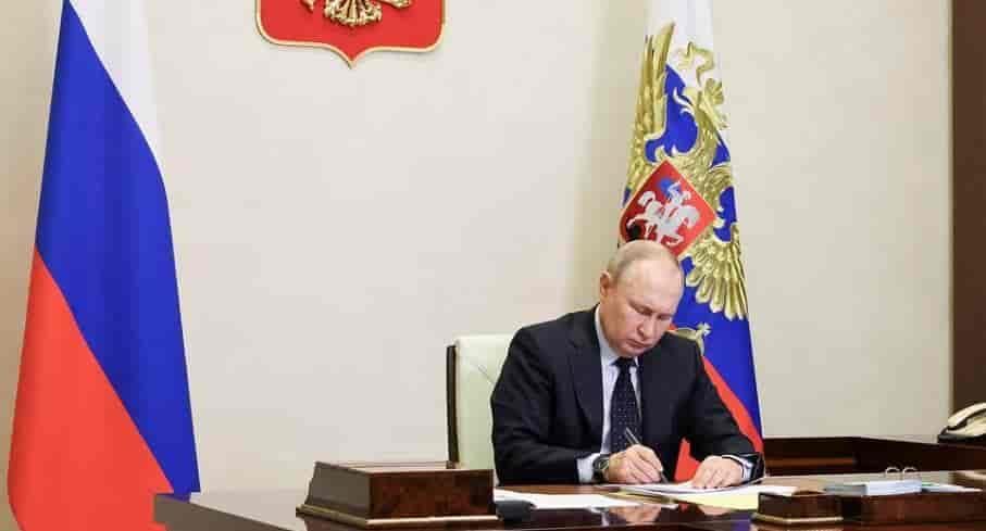 Promulga Putin suspensión de tratado nuclear con EU