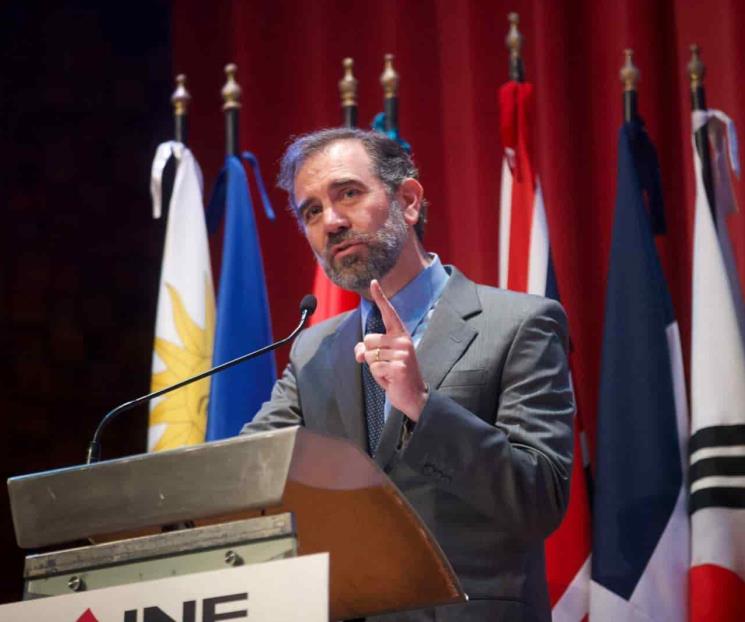 Corte admite controversia de INE contra plan B