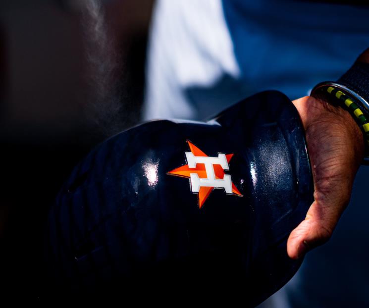 Los campeones Astros blanquean a los Cardenales
