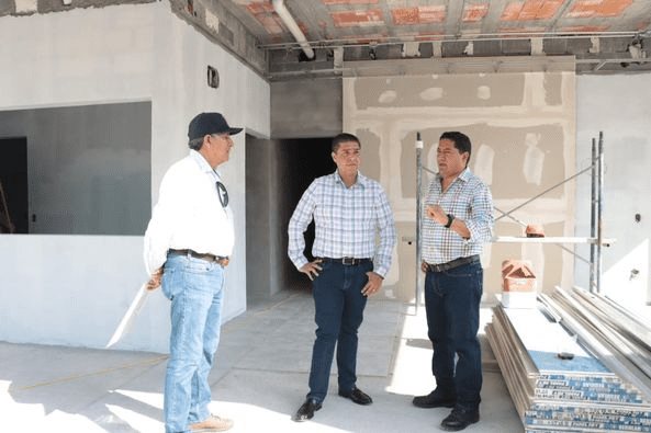 Supervisa Paco obra en Los Puertos