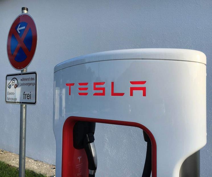 Caen acciones de Tesla ante decepción de inversionistas