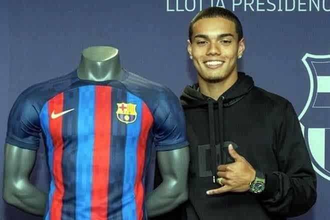 Hijo de Ronaldinho se une a filial del Barcelona