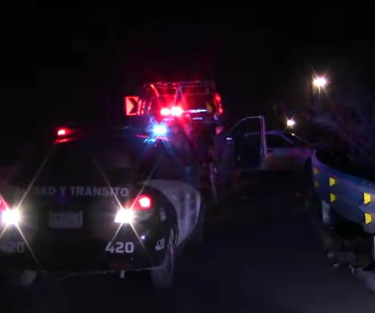 Conductor se da a la fuga tras persecución en Cadereyta