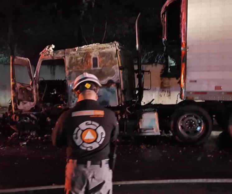 Se incendia tráiler en la Nacional