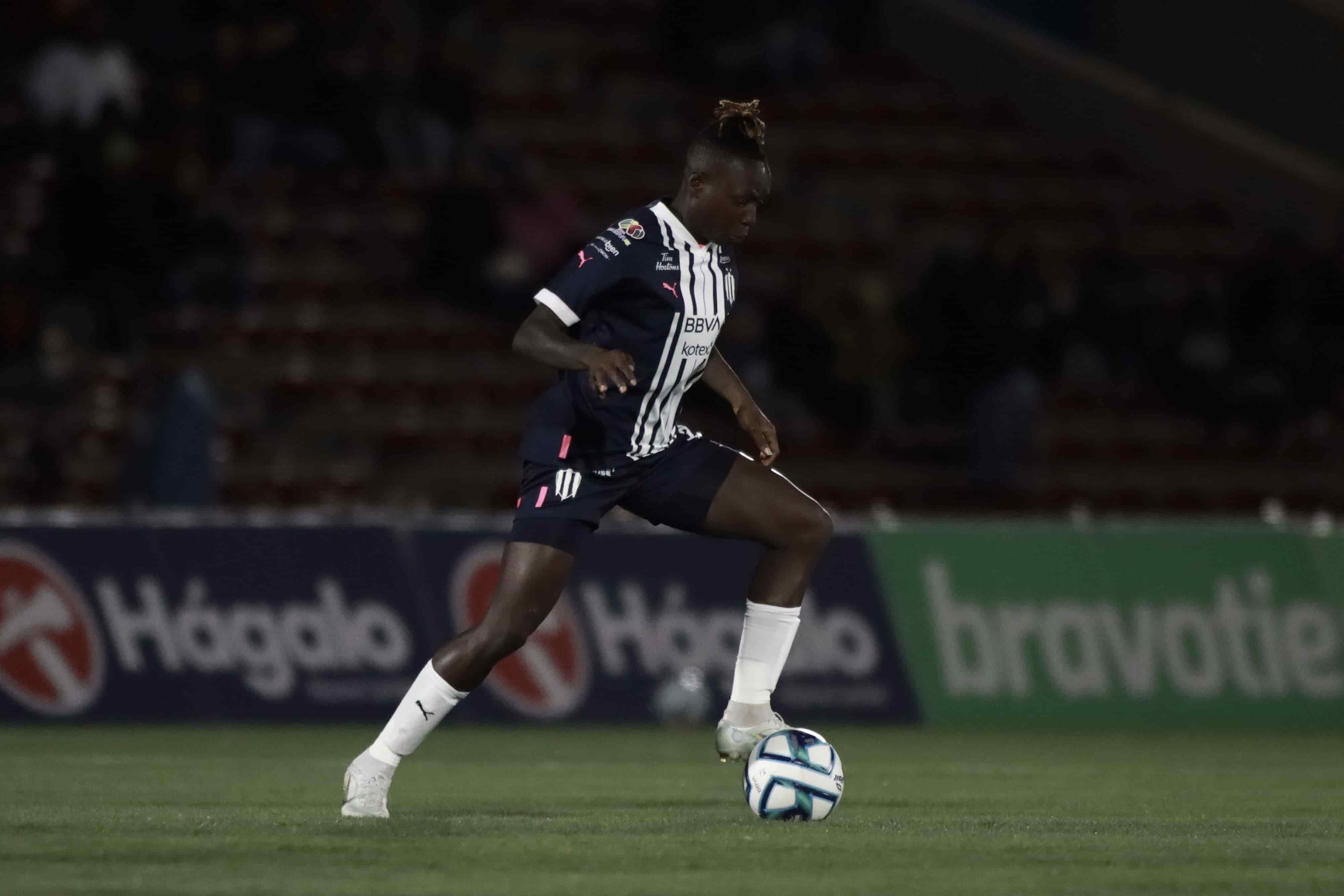 Chinwendu Ihezuo hace el 1-0.