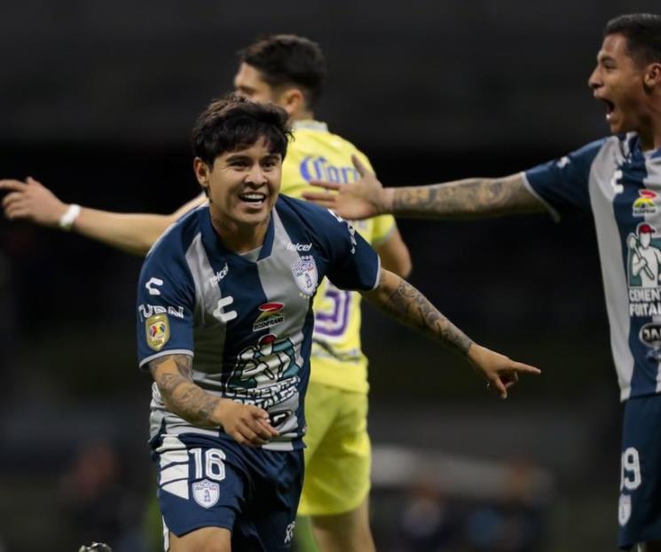 Despluman a Águilas