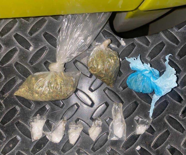 Ve policías y corre; lo detienen con droga Ve policías y corre; lo detienen con droga