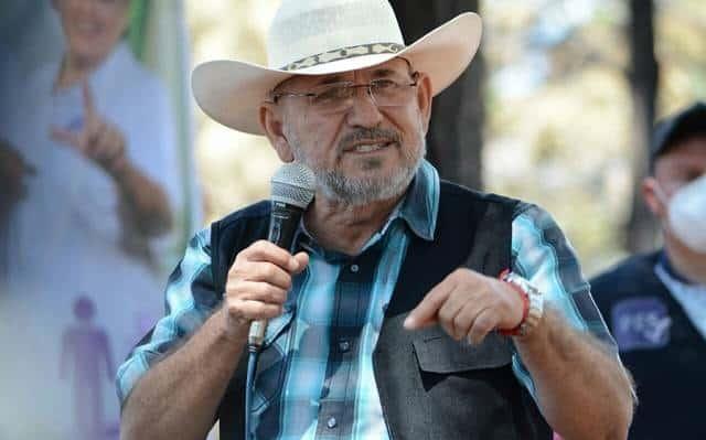 Atacan a Hipólito Mora