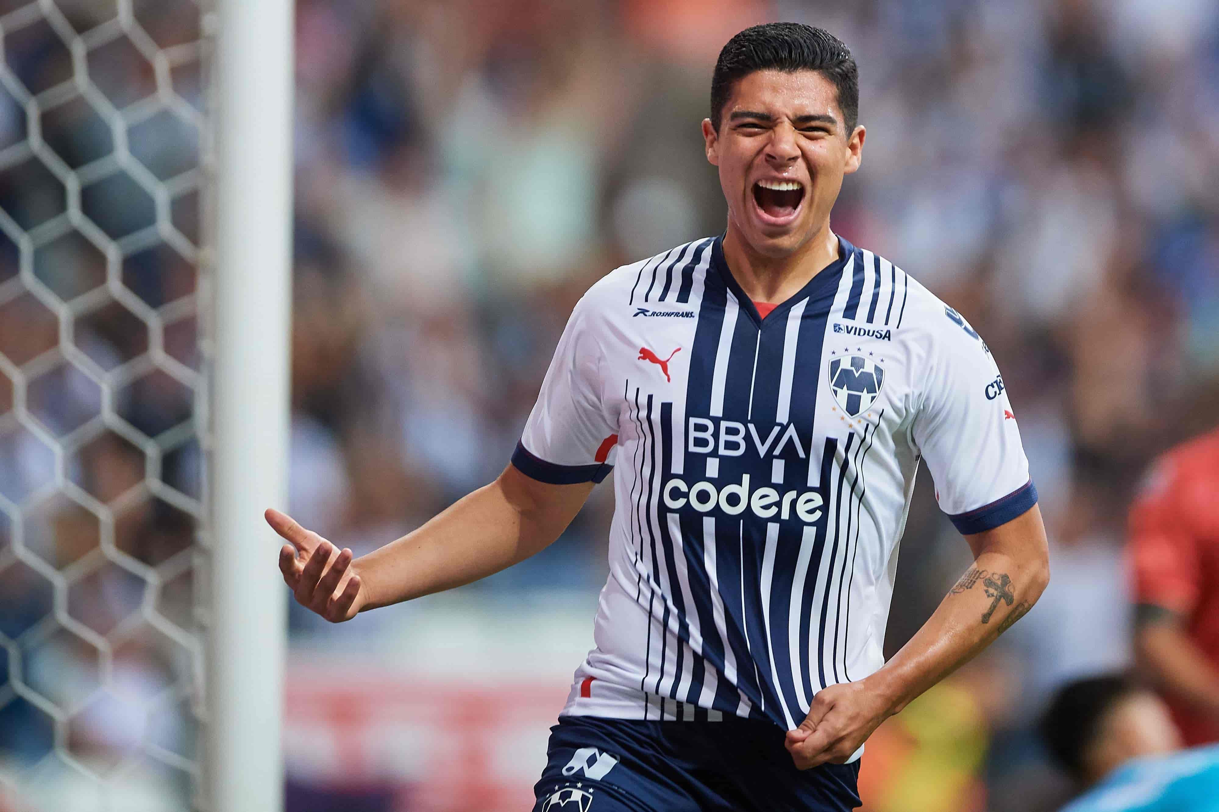 Víctor Guzmán hace el 1-0.