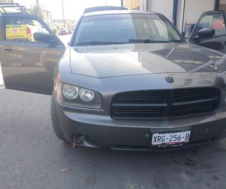 Detienen a 4 en vehículo robado Detienen a 4 en vehículo robado