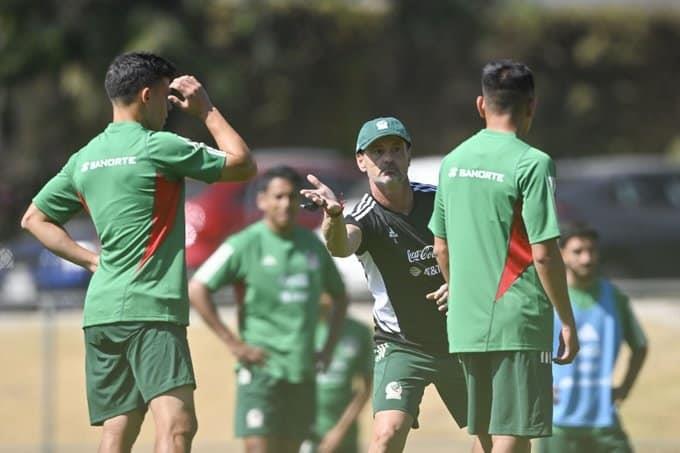 Dirige Cocca su primer entrenamiento con el Tri