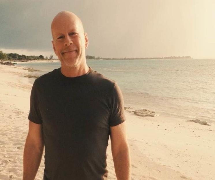 Esposa de Bruce Willis pide a la prensa no acosar al actor