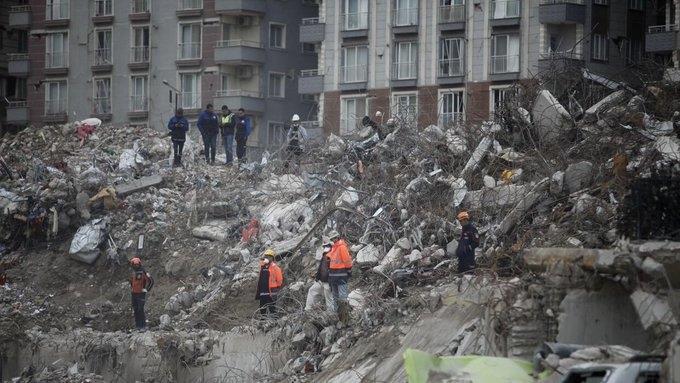 Siguen necesitando refugio los sobrevivientes de sismos