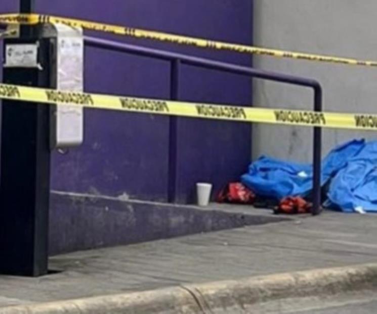 Muere hombre frente al Hospital Metropolitano