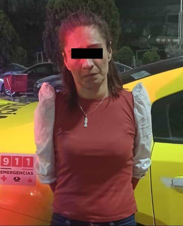 Detienen a mujer que presuntamente trató de salir sin pagar la mercancía de un centro comercial