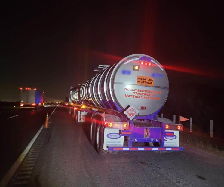Cae trailero con combustible robado