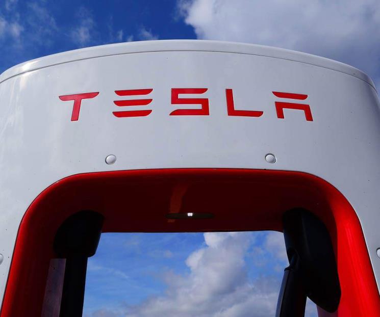 Tesla pierde medio billón de pesos