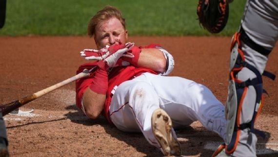 Recibe Justin Turner pelotazo en la cara
