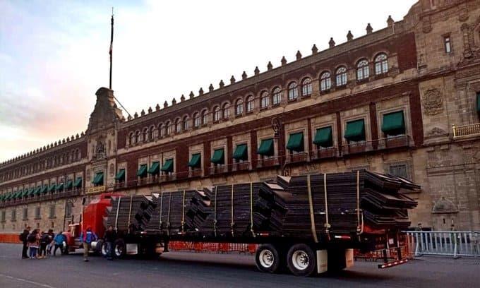 Resguardan Palacio Nacional con vallas metálicas de 3 metros