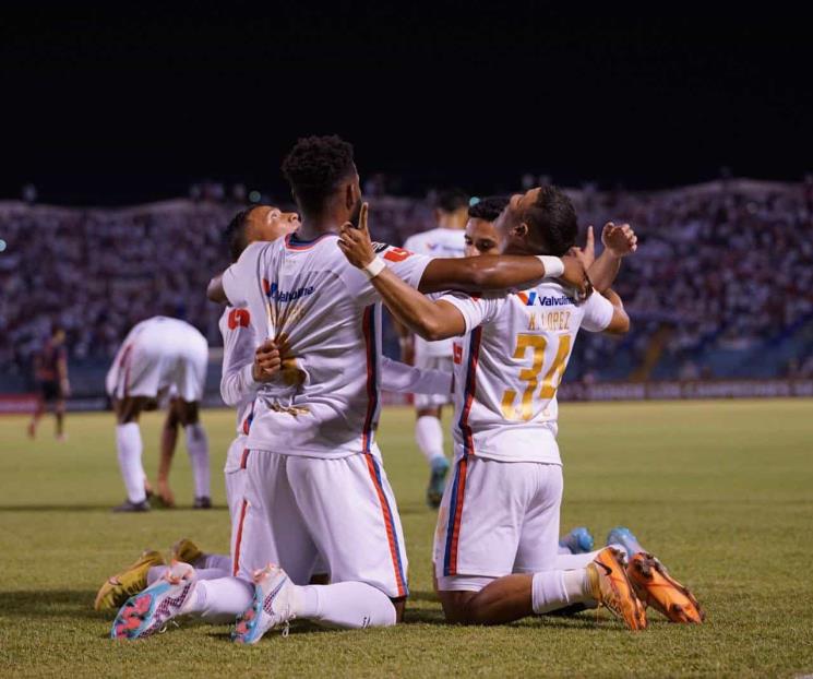 Atlas, goleado; León, victorioso