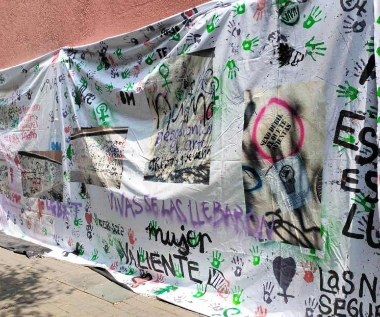 Expone Marco huellas del 8 de Marzo en sus paredes