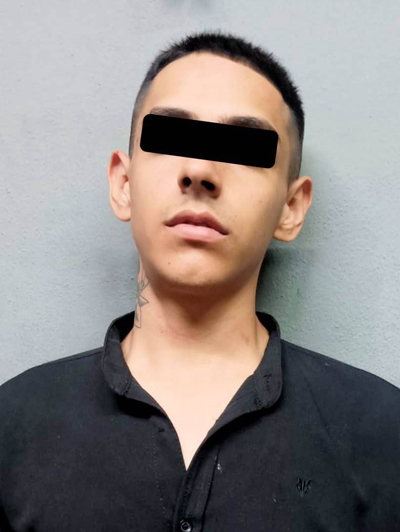 Arrestan a dos jóvenes que viajaban en una motocicleta y realizaron disparos cerca de donde estaban agentes de tránsito y luego realizaron más detonación cuando eran perseguidos por policías