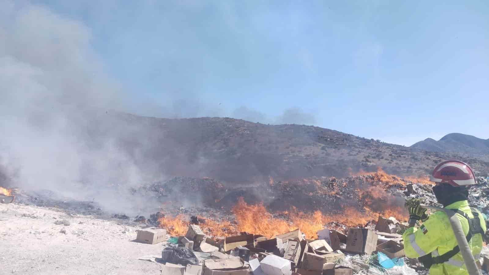 Después de 48 horas de labores, personal de Protección Civil Municipal, logró controlar el fuego que se registró en el relleno Sanitario del municipio de Galeana