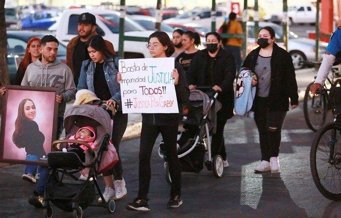 Detienen a 4 dueños de hospitales por casos de meningitis Detienen a 4 dueños de hospitales por casos de meningitis