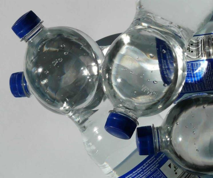 Agua embotellada tiene su mayor alza en 20 años