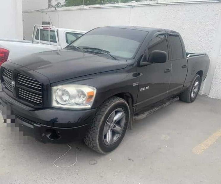 Cae pareja con armas de fuego