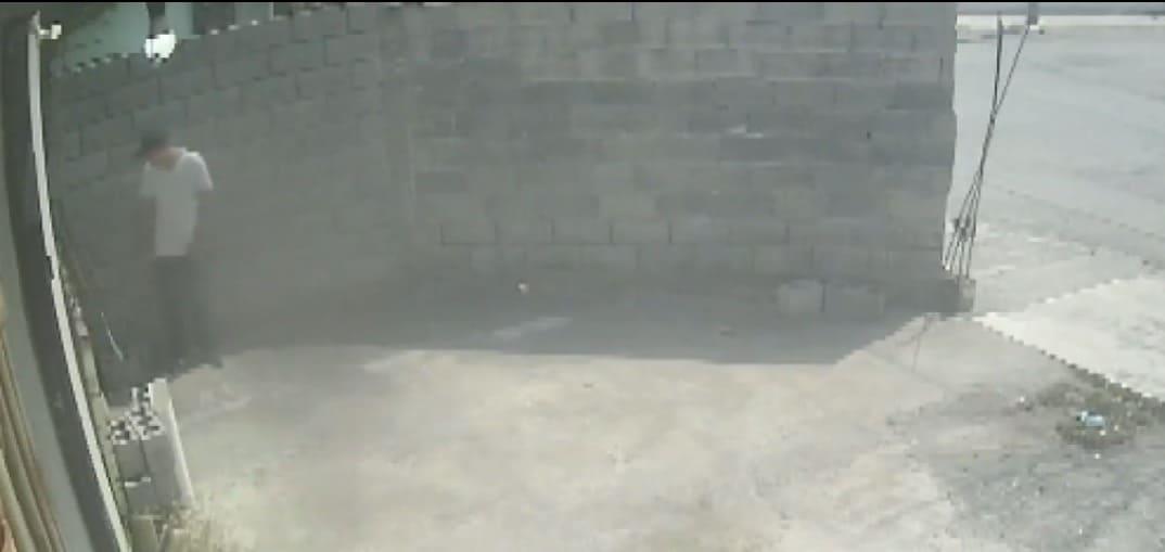 Roba 10 mil peso en vivienda