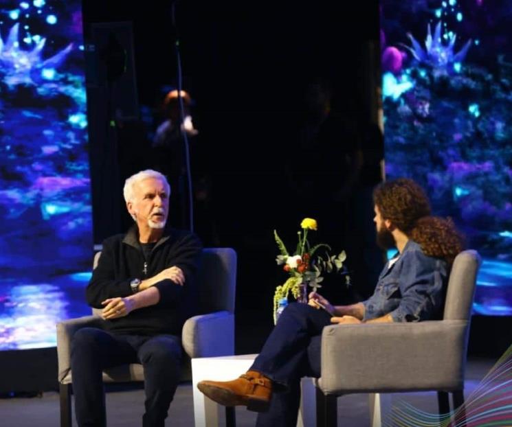 James Cameron hace parada en México antes del Oscar