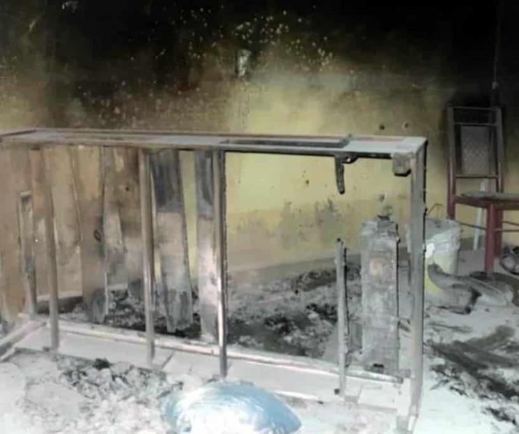 Arde casa en la colonia Moderna