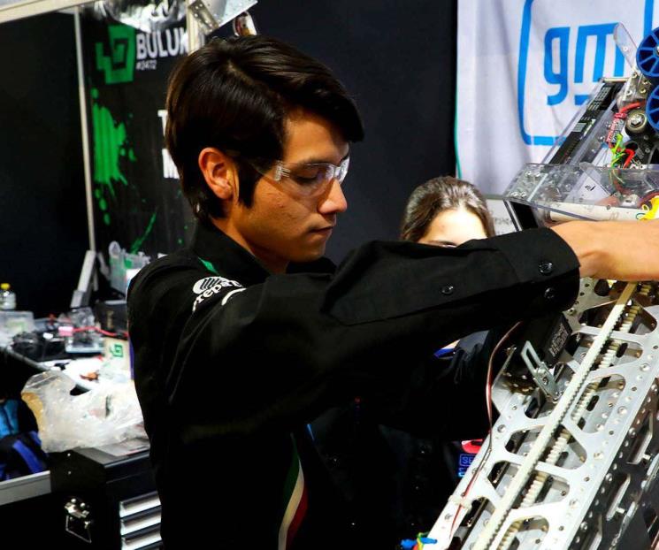 Con lenguaje de robots supera timidez y va al mundial FIRST Con lenguaje de robots supera timidez y va al mundial FIRST