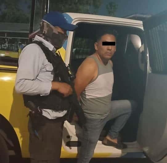 Golpea y encierra a pareja; es detenido