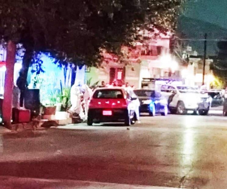 Asesinan a hombre afuera de su casa Asesinan a hombre afuera de su casa