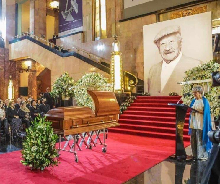 El último aplauso en Bellas Artes a López Tarso