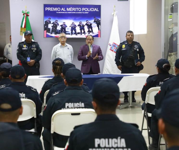 Reconoce Mijes a 42 policías por su desempeño