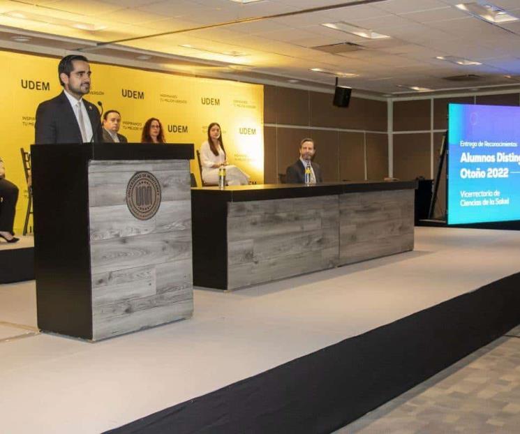 Honra UDEM a sus Alumnos Distinguidos