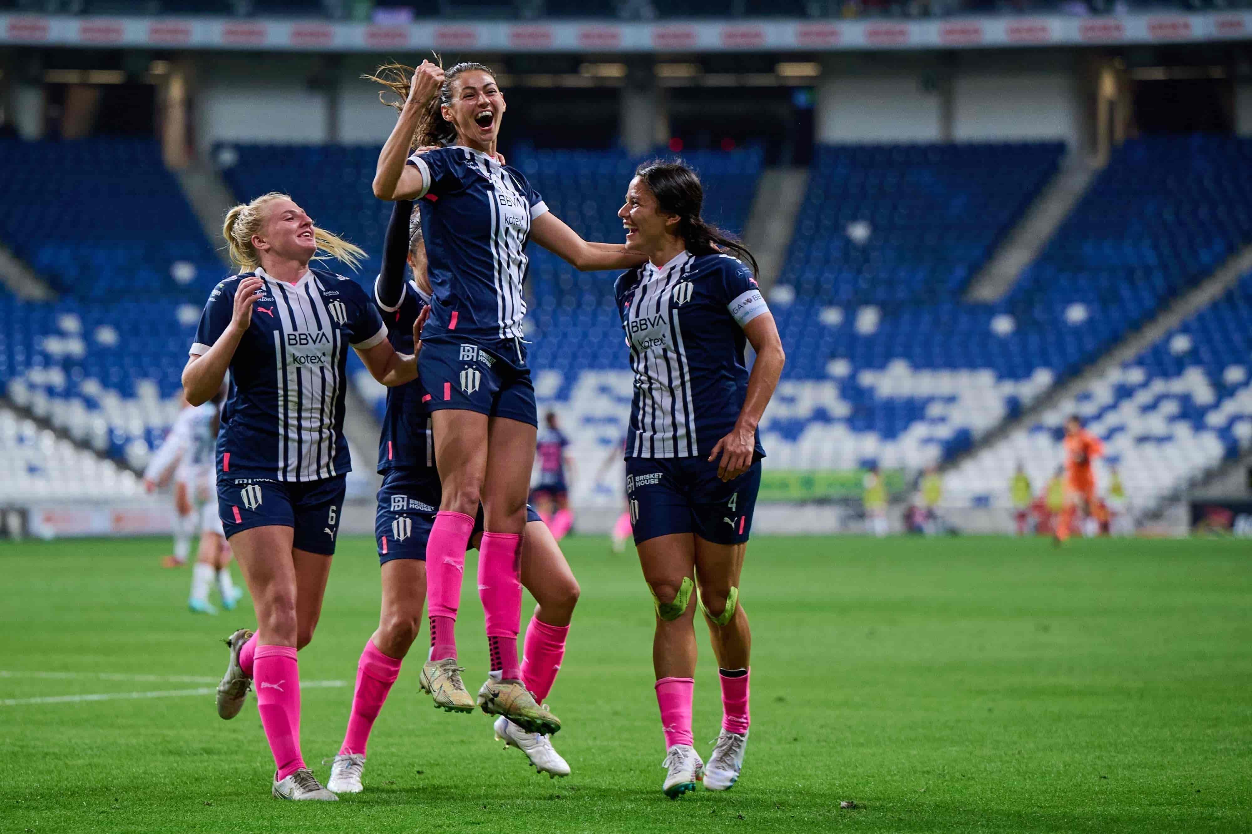 Las albiazules siguen de líderes.