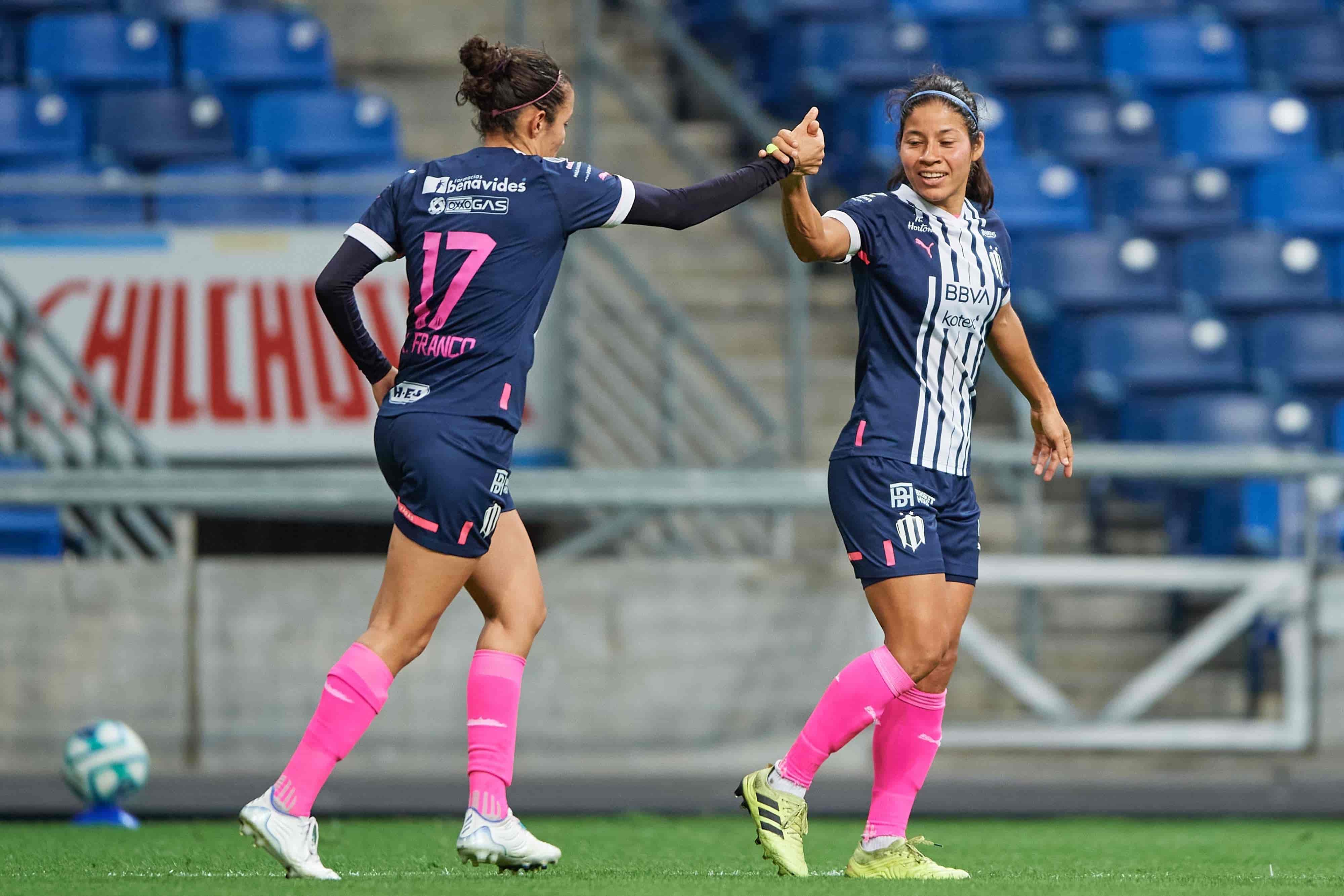 Yamile Franco colabora con un tanto.