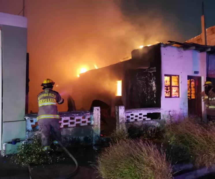 Arde vivienda en la colonia Mitras